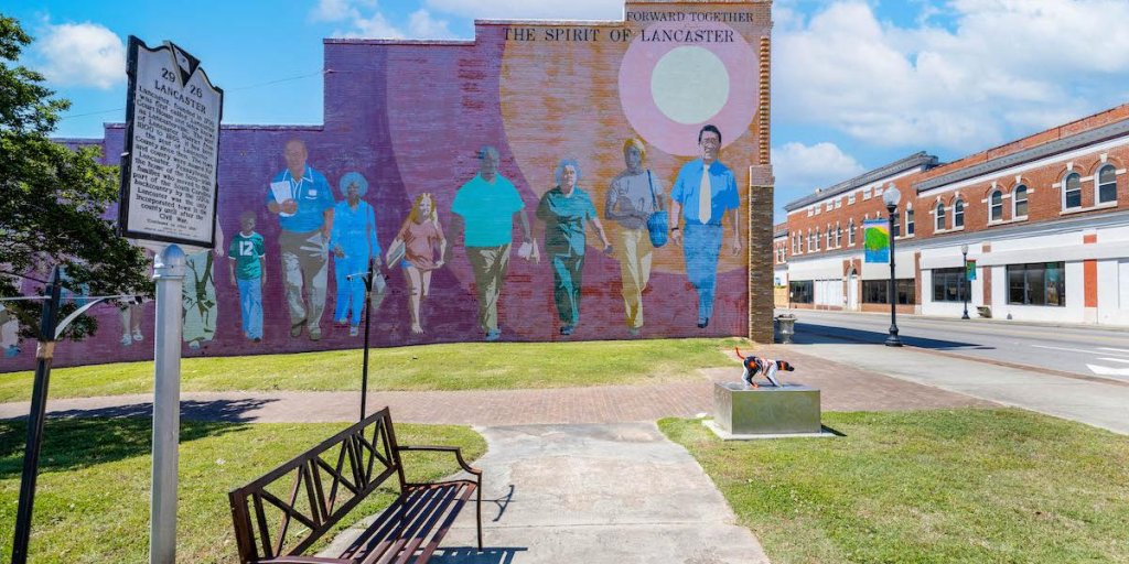 Small-Town Americana In 2015, the SC Arts Commission designated an area in downtown Lancaster, SC as a Cultural Arts District.