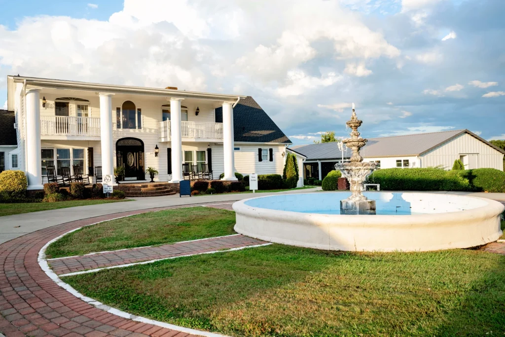 Summer Concert Series at Laurel Haven : Tim Hong
