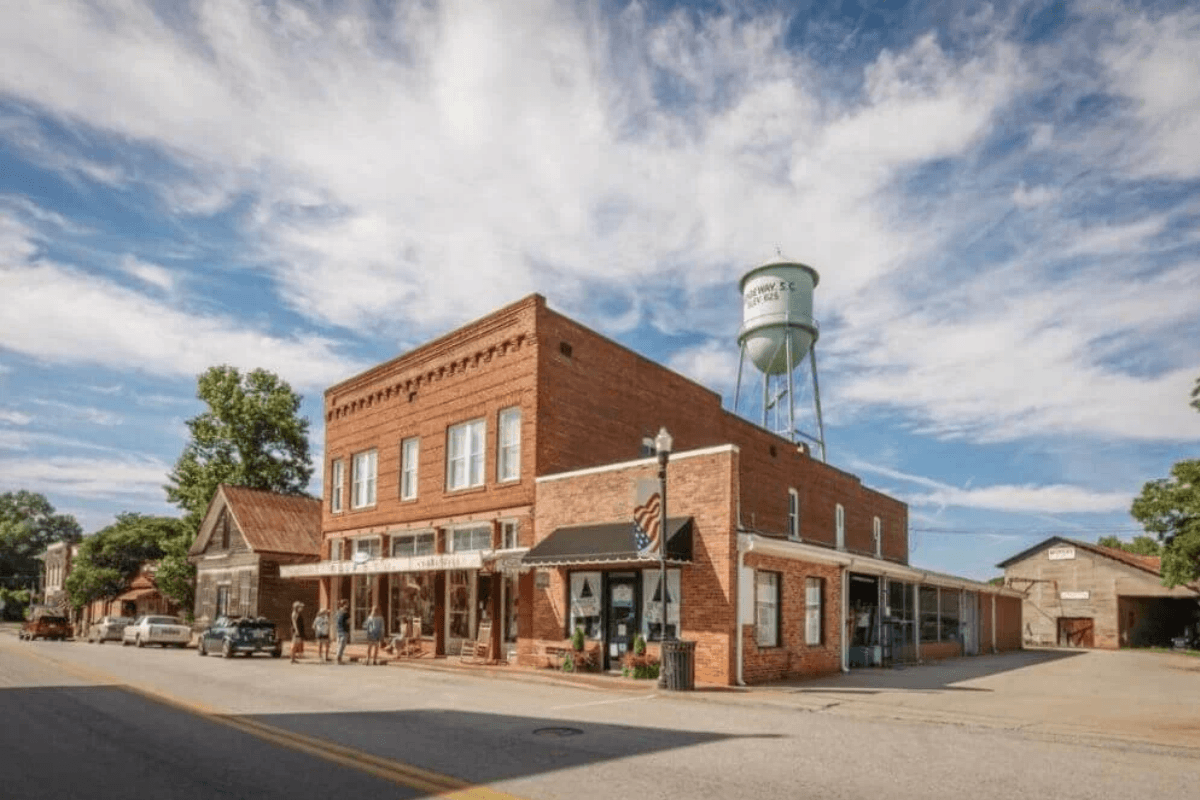 Pull Over: 7 Downtowns in the Olde English District Worth the Detour