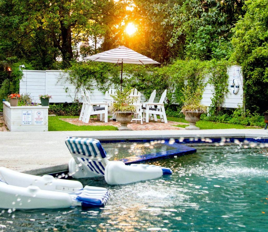 pool at four oaks inn